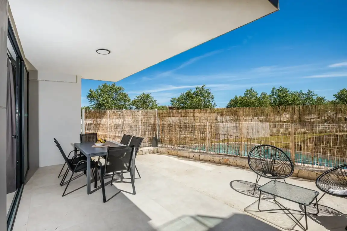 Apartament amb piscina de lloguer a Avinguda Augusta