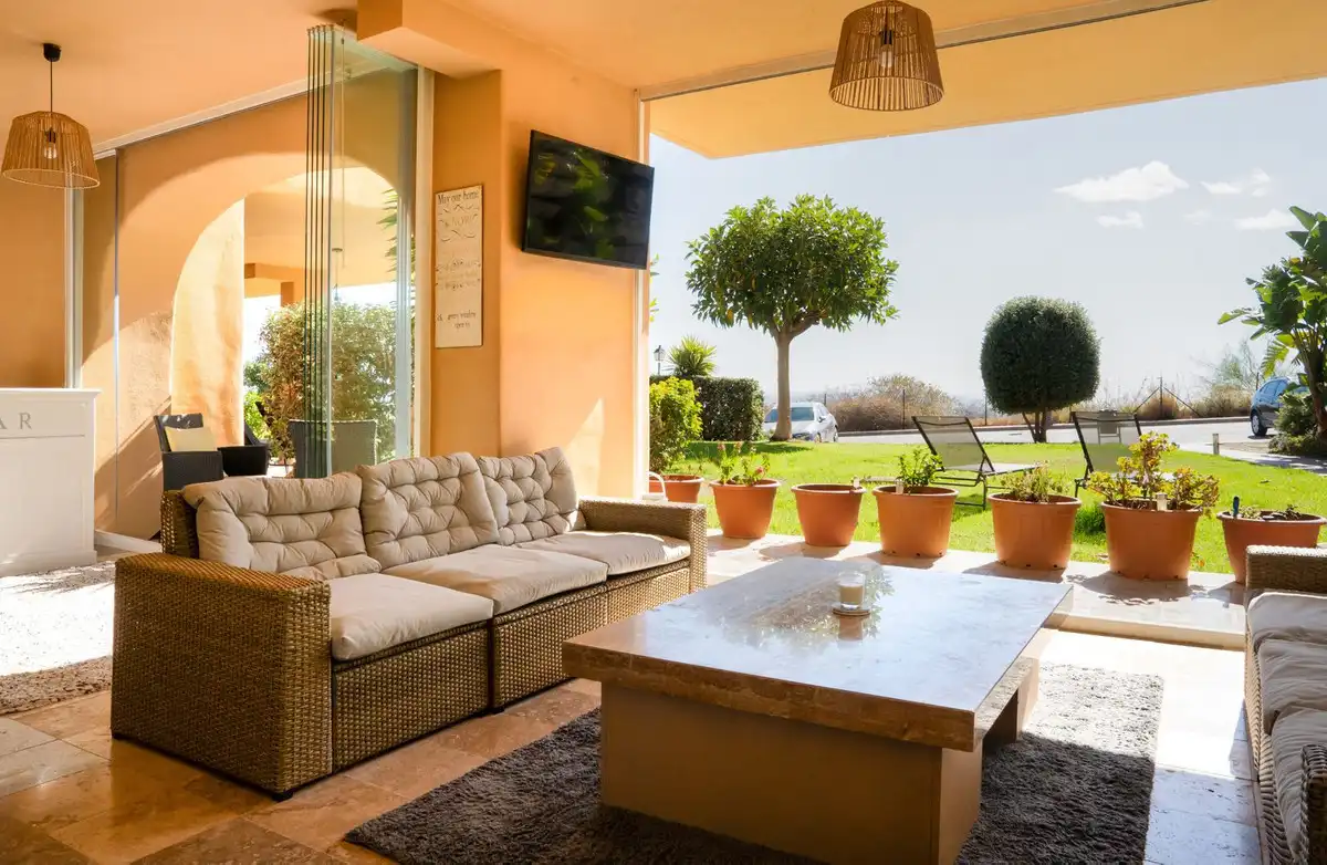 Terrassa de Planta baixa en venda en Benahavís amb Aire condicionat, Jardí privat i Terrassa