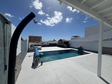 Casa con jardín en venta en Calle Japón