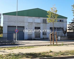 Vista exterior de Nau industrial en venda en Barberà del Vallès