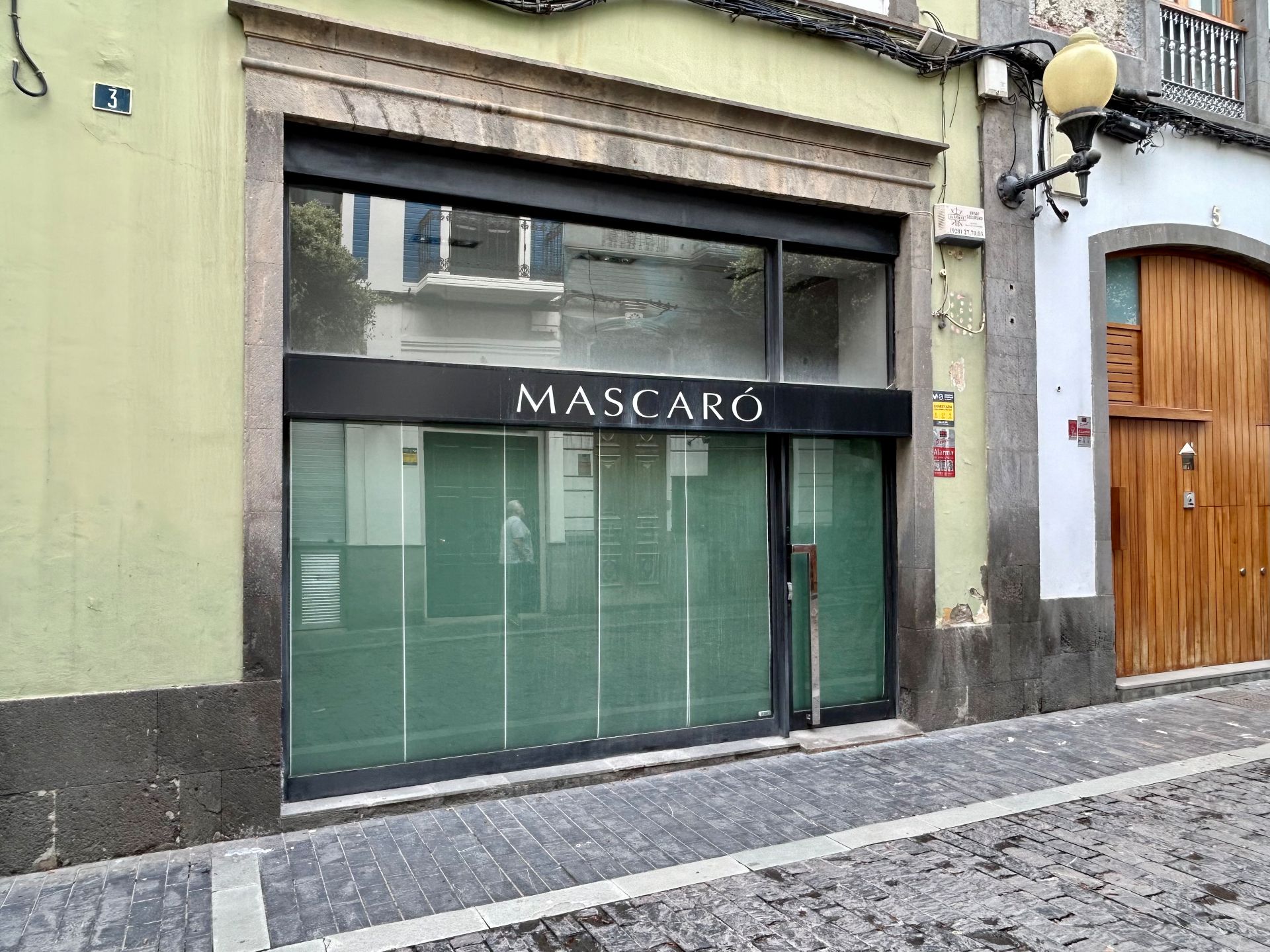 Vista exterior de Local de lloguer en Las Palmas de Gran Canaria amb Aire condicionat, Parquet i Moblat