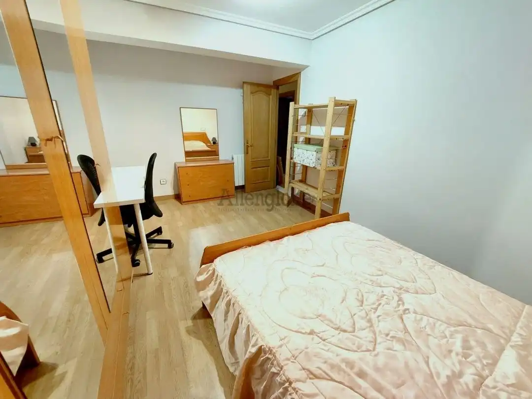 Bedroom of Flat for rent in Oviedo   with Heating and Terrace