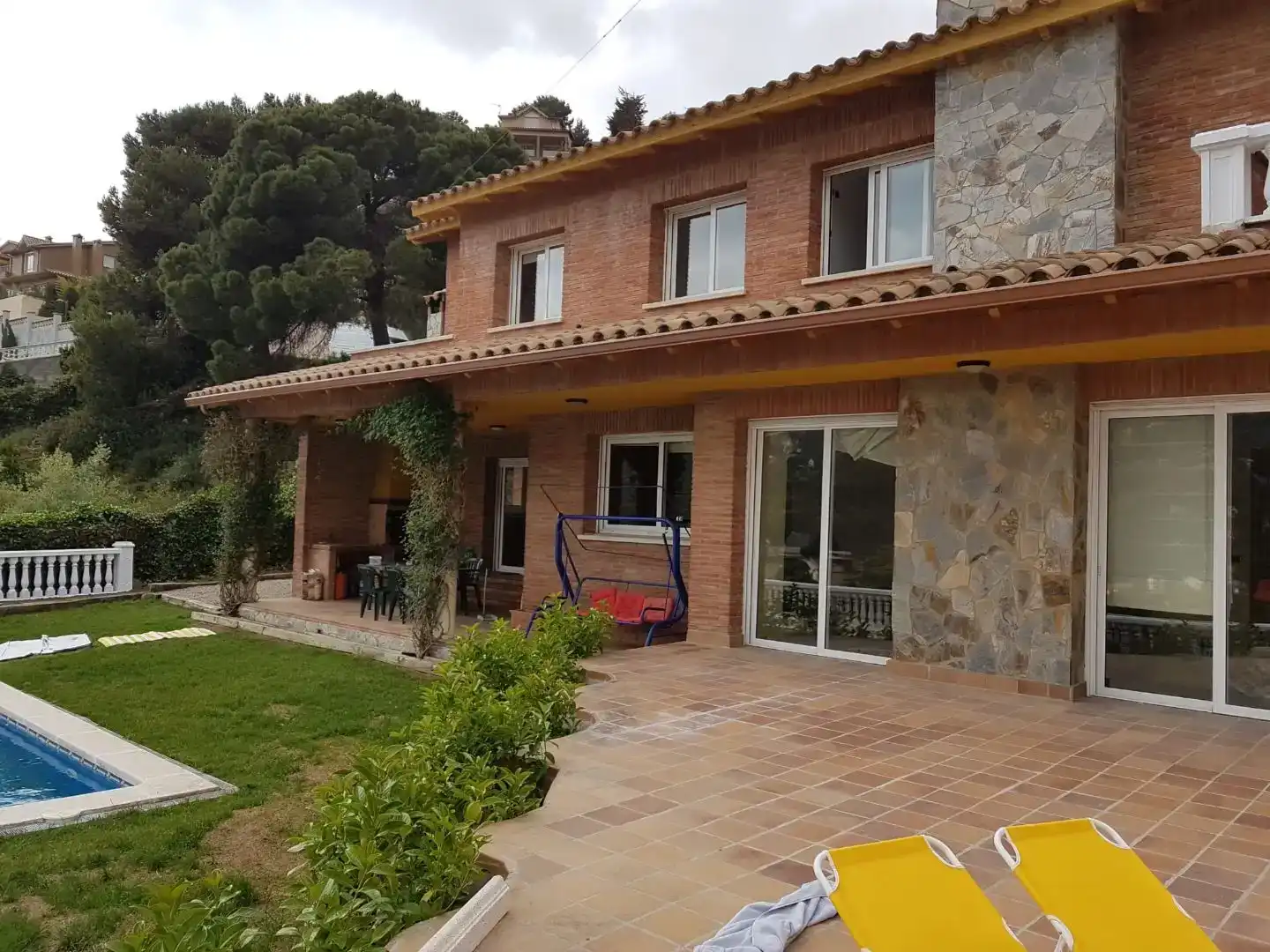 Vista exterior de Casa o xalet de lloguer en Sant Fost de Campsentelles amb Terrassa, Piscina i Balcó