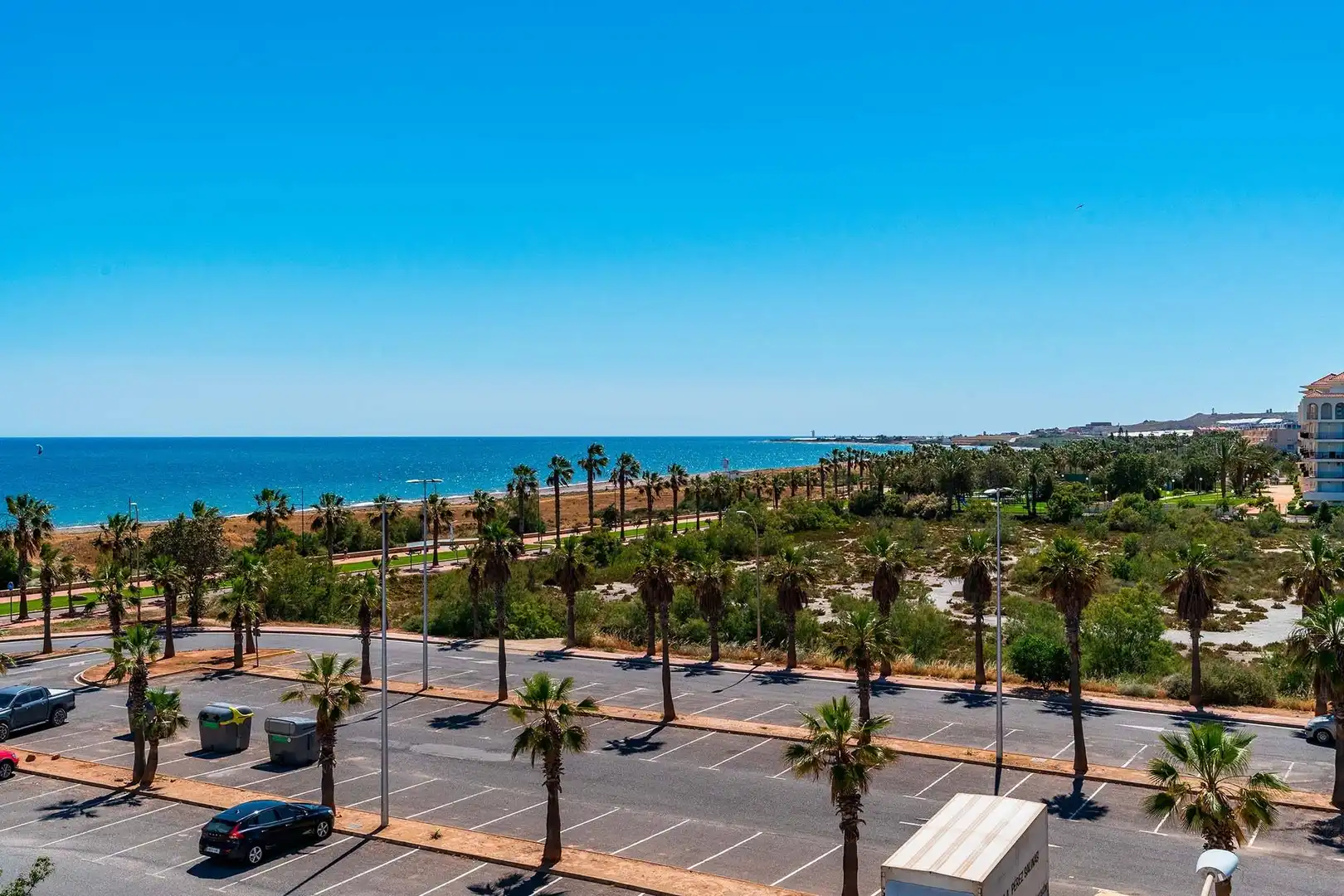 Vista exterior de Àtic en venda en El Ejido amb Terrassa i Piscina comunitària