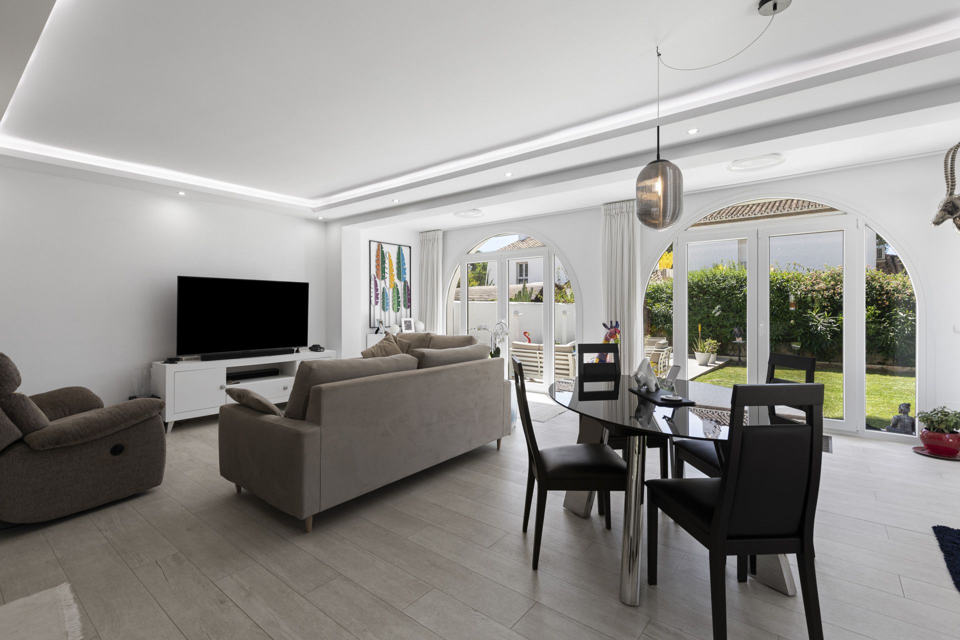 Living room of House or chalet for sale in Estepona  with Air Conditioner, Private garden and Terrace