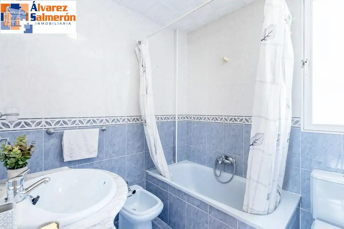 Badezimmer von Einfamilien-Reihenhaus zum Verkauf in Armilla