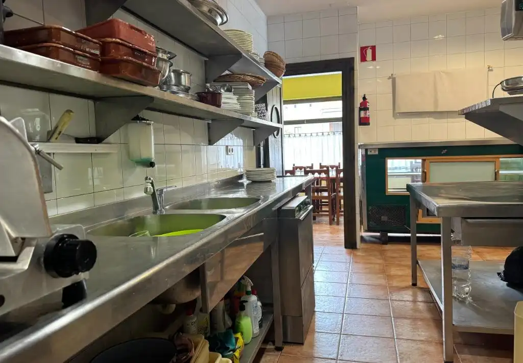 Local en venta en MENENDEZ PELAYO, 6, Los Corrales de Buelna