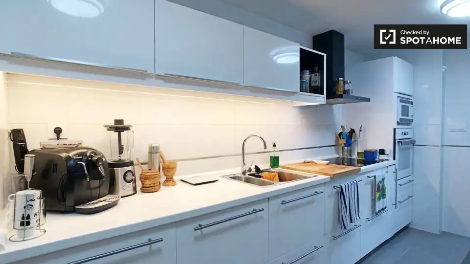 Kitchen of Flat for share in Getafe  with Air Conditioner, Heating and Furnished