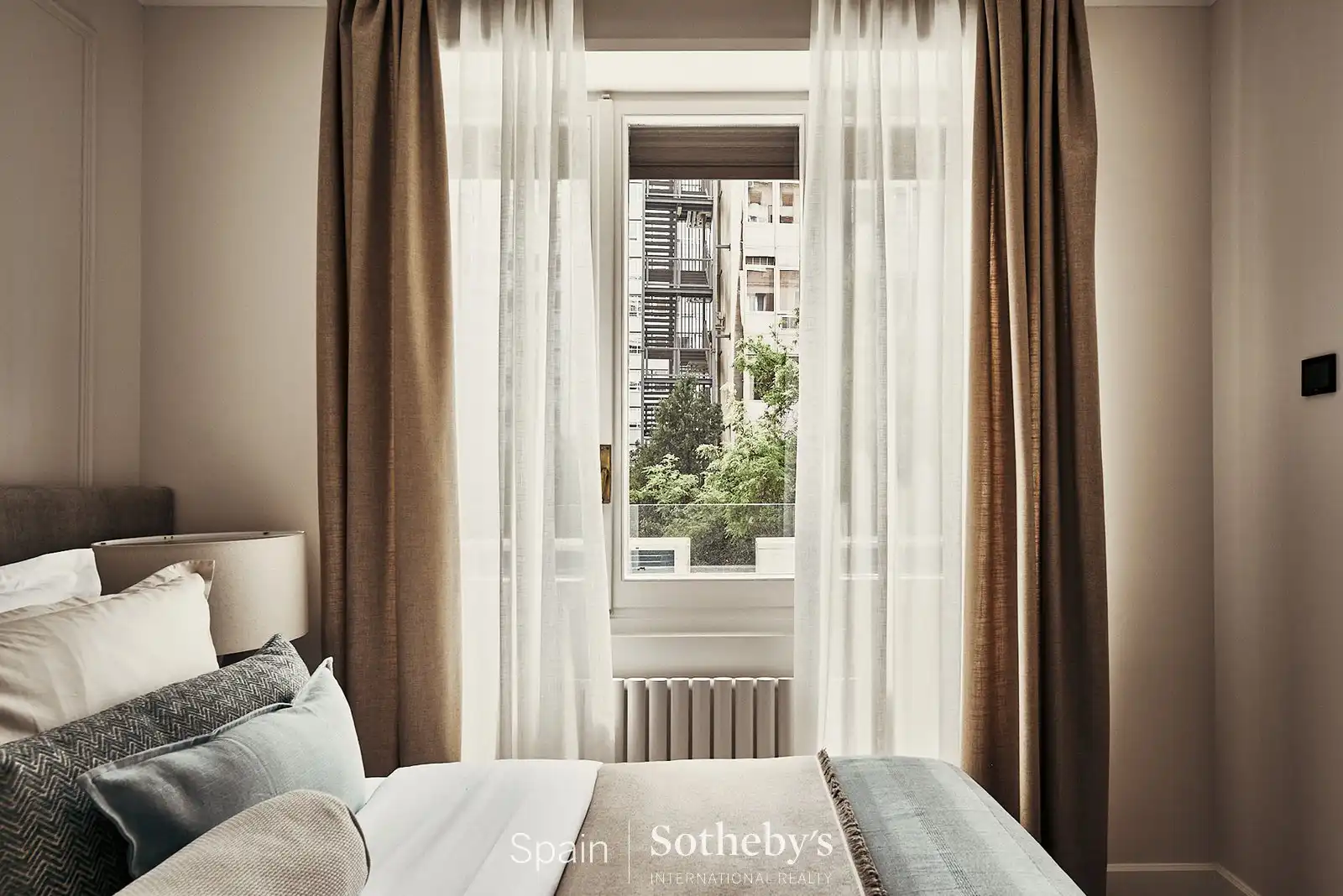 Bedroom of Apartments for sale in Madrid  with Air Conditioner, Heating and Terrace