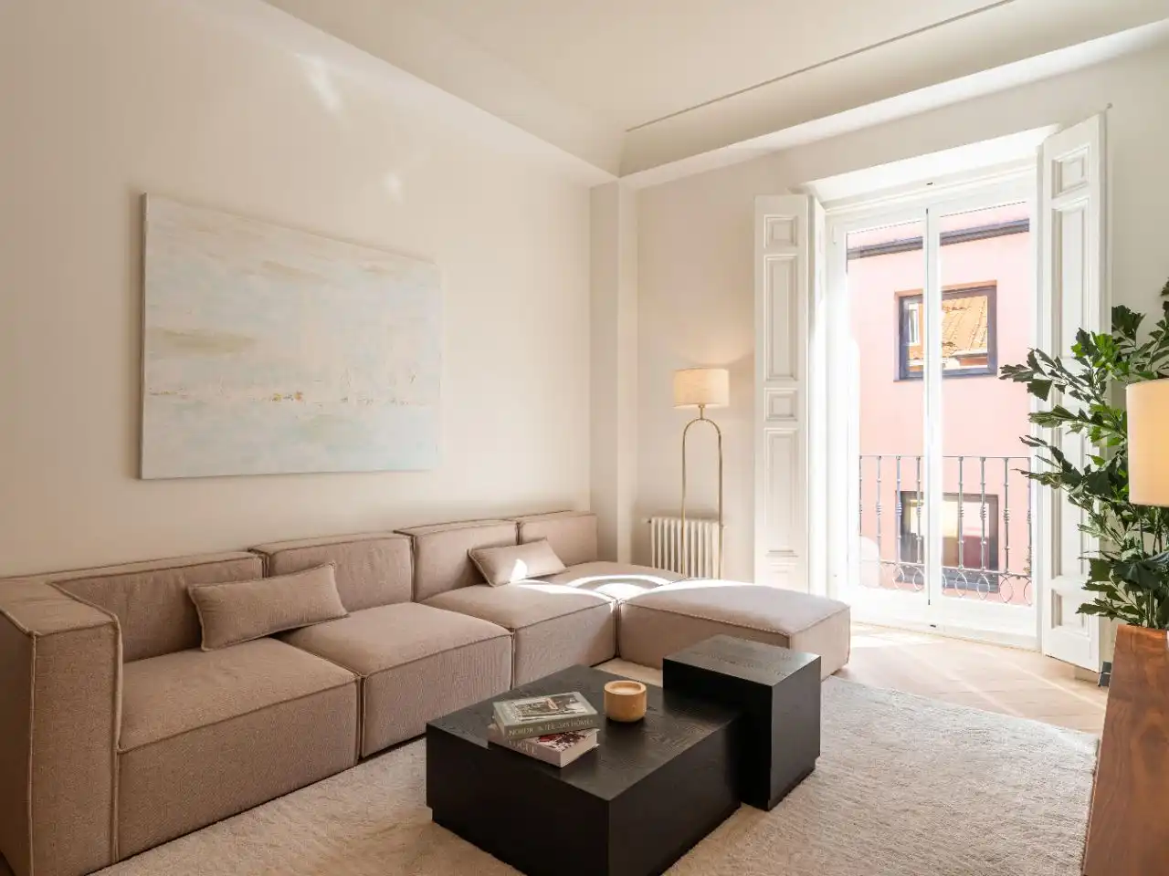 Living room of Flat for sale in  Madrid Capital  with Air Conditioner and Balcony