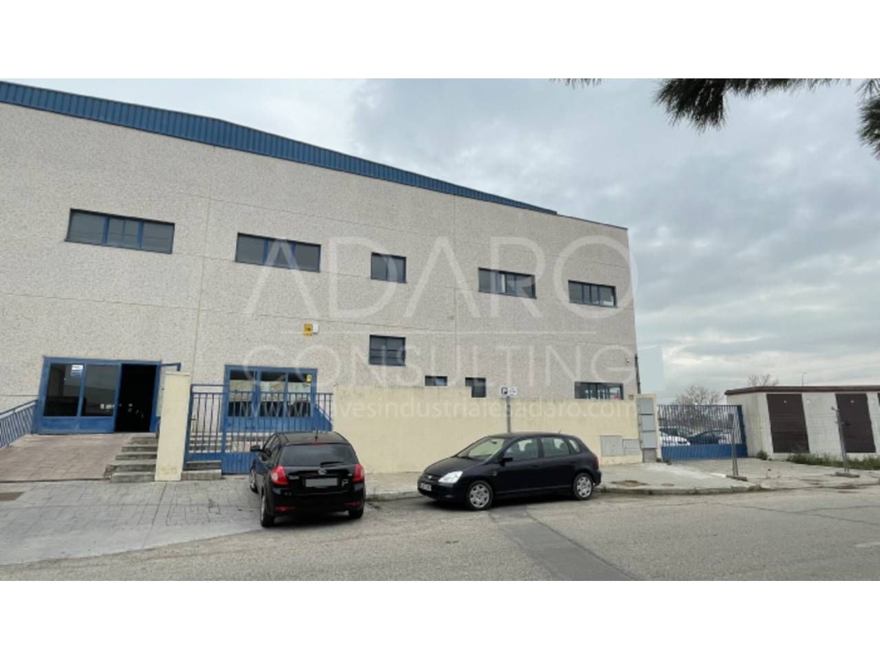 Vista exterior de Nau industrial en venda en Móstoles