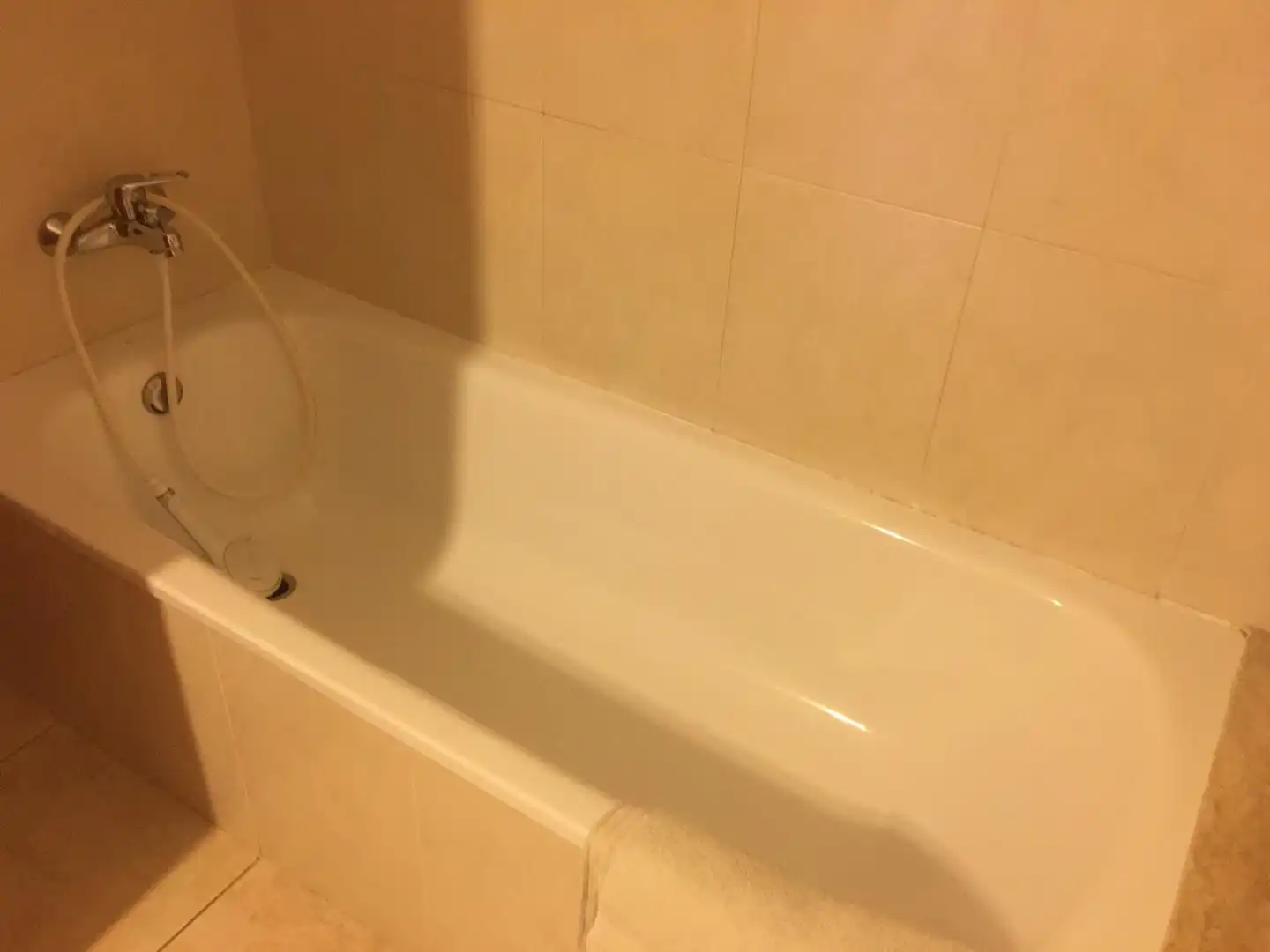 Bany de Casa adosada en venda en Salt amb Aire condicionat, Calefacció i Jardí privat