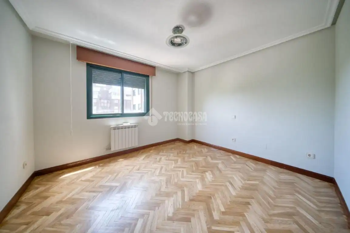 Bedroom of Flat for rent in Valladolid  with Heating and Community pool