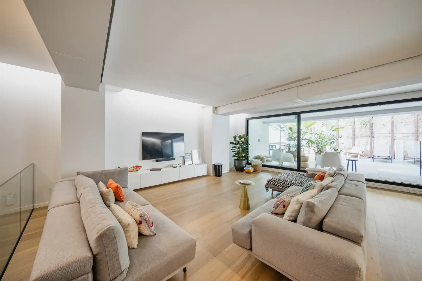 Wohnzimmer von Maisonette zum Verkauf in Barcelona mit Klimaanlage, Heizung und Privatgarten