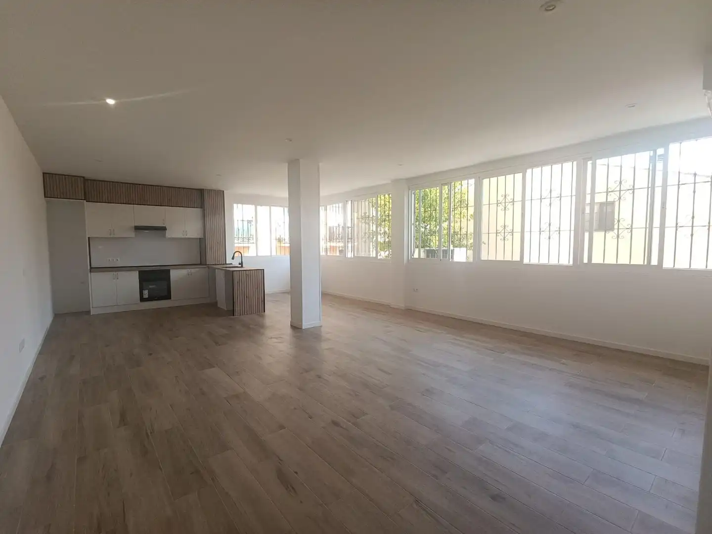 Sala de estar de Piso de alquiler en El Molar (Madrid) con Aire acondicionado y Calefacción