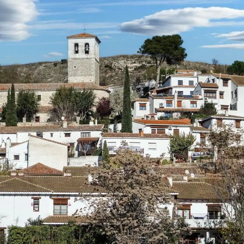 Vista exterior de Casa adosada en venda en Olmeda de las Fuentes amb Calefacció, Jardí privat i Terrassa