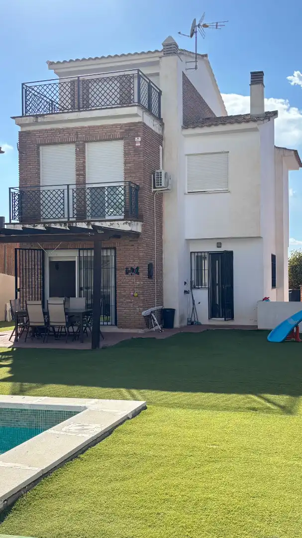 Vista exterior de Casa o chalet en venta en Dílar con Aire acondicionado, Calefacción y Jardín privado