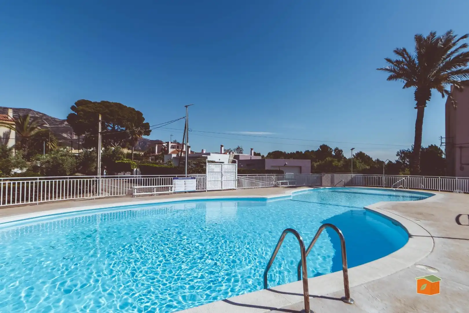 Piscina de Casa adosada en venda en Alcanar amb Jardí privat, Terrassa i Moblat