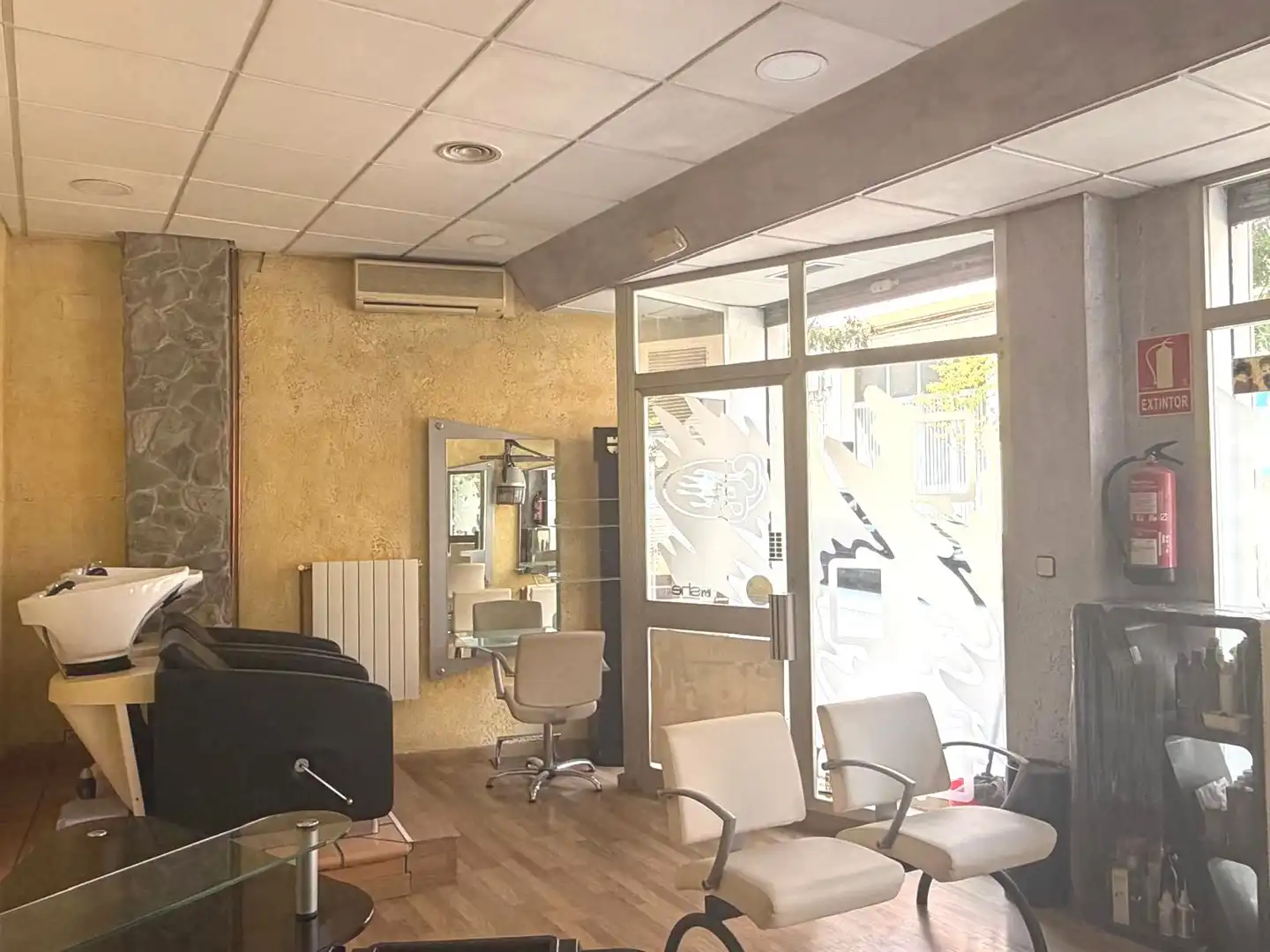 Commercial properties for rent in Monzón  with Air Conditioner