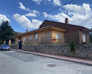 Vista exterior de Casa o xalet en venda en Galapagar amb Aire condicionat, Terrassa i Piscina