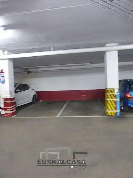 Parking de Apartamento en venta en Bilbao  con Trastero y Balcón