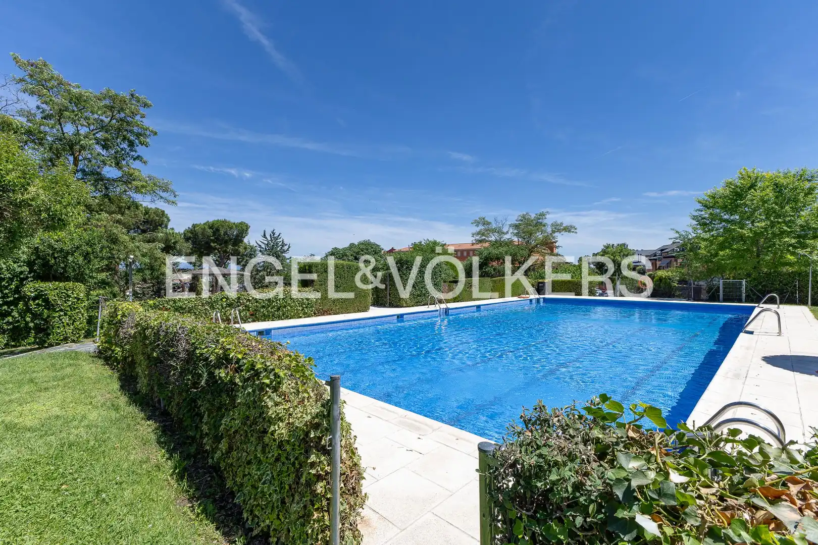 Piscina de Casa o chalet en venta en Pozuelo de Alarcón con Aire acondicionado, Calefacción y Jardín privado