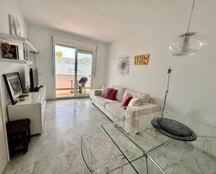 Sala d'estar de Dúplex en venda en Marbella amb Aire condicionat, Parquet i Terrassa