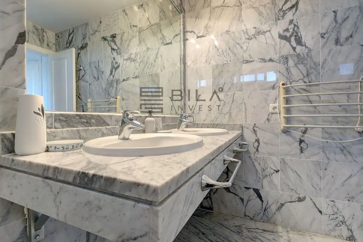 Bathroom of Attic for sale in Marbella  with Air Conditioner, Terrace and Swimming Pool