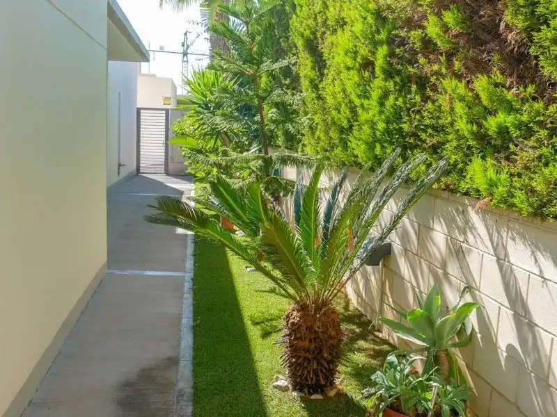 Vista exterior de Casa o xalet de lloguer en Polop amb Aire condicionat, Jardí privat i Terrassa