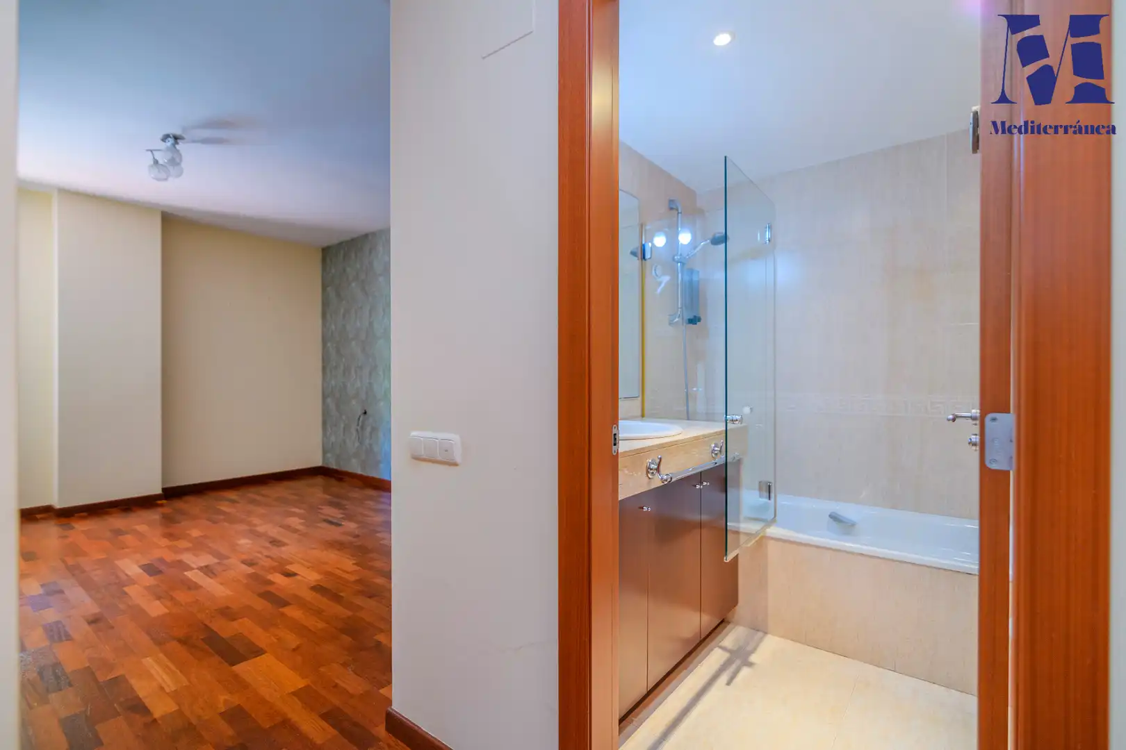 Bathroom of Flat for rent in Castelldefels  with Air Conditioner, Heating and Parquet flooring