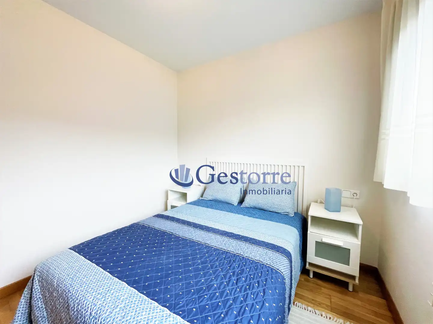 Habitación de Piso de alquiler en Oviedo  con Calefacción, Parquet y Trastero
