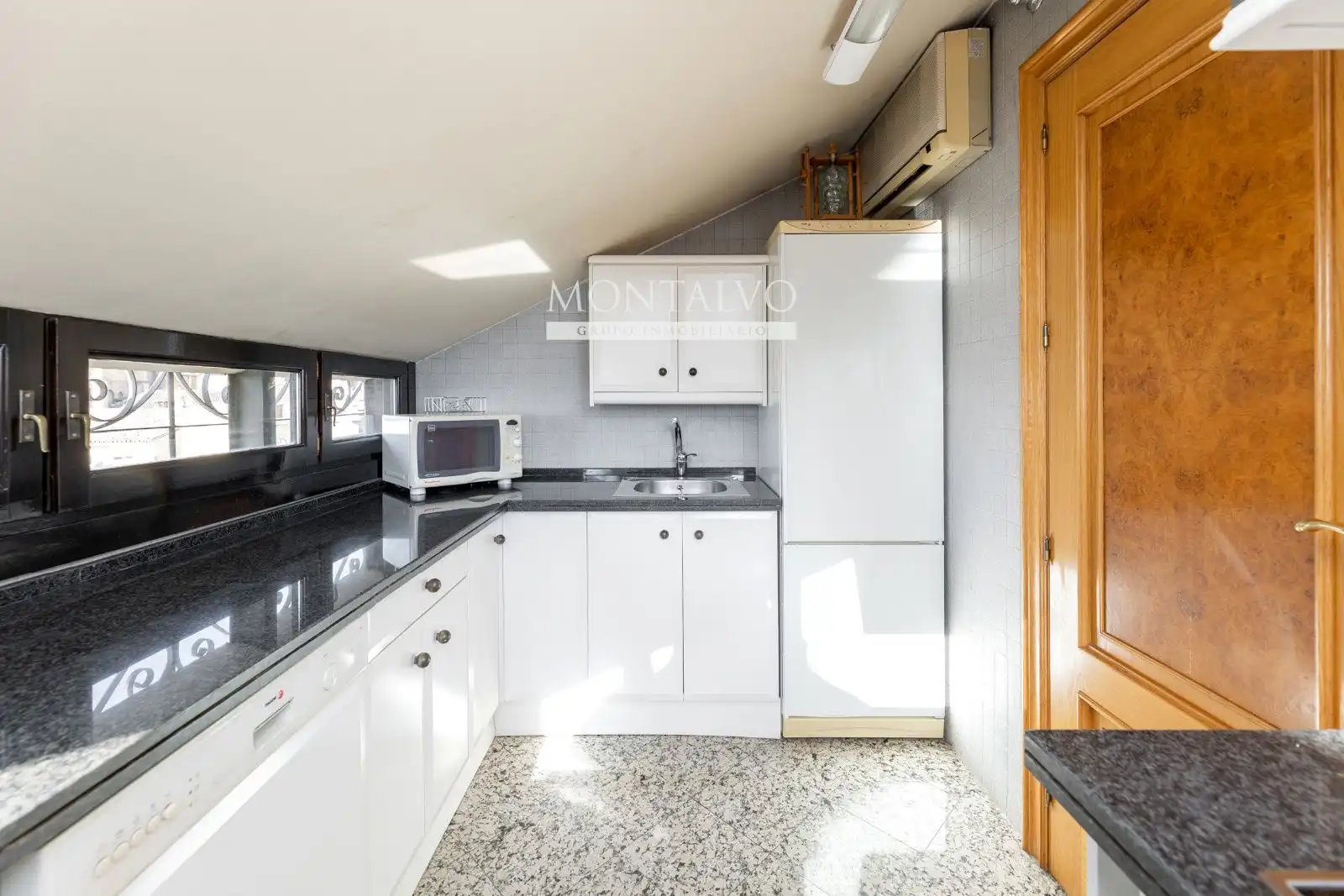 Cocina de Ático en venta en Granada con Aire acondicionado y Terraza