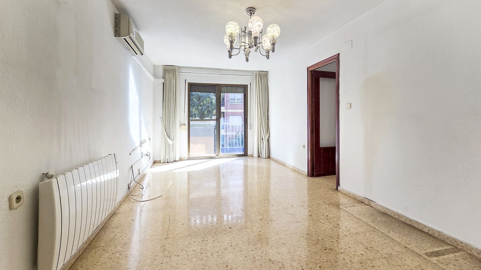 Sala d'estar de Pis en venda en  Valencia Capital amb Aire condicionat, Calefacció i Jardí privat