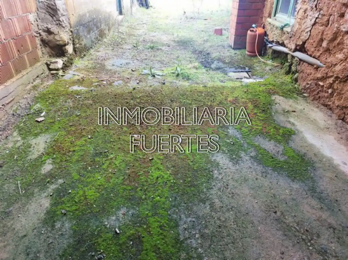 Vista exterior de Finca rústica en venda en Santa Colomba de Curueño amb Calefacció, Jardí privat i Parquet