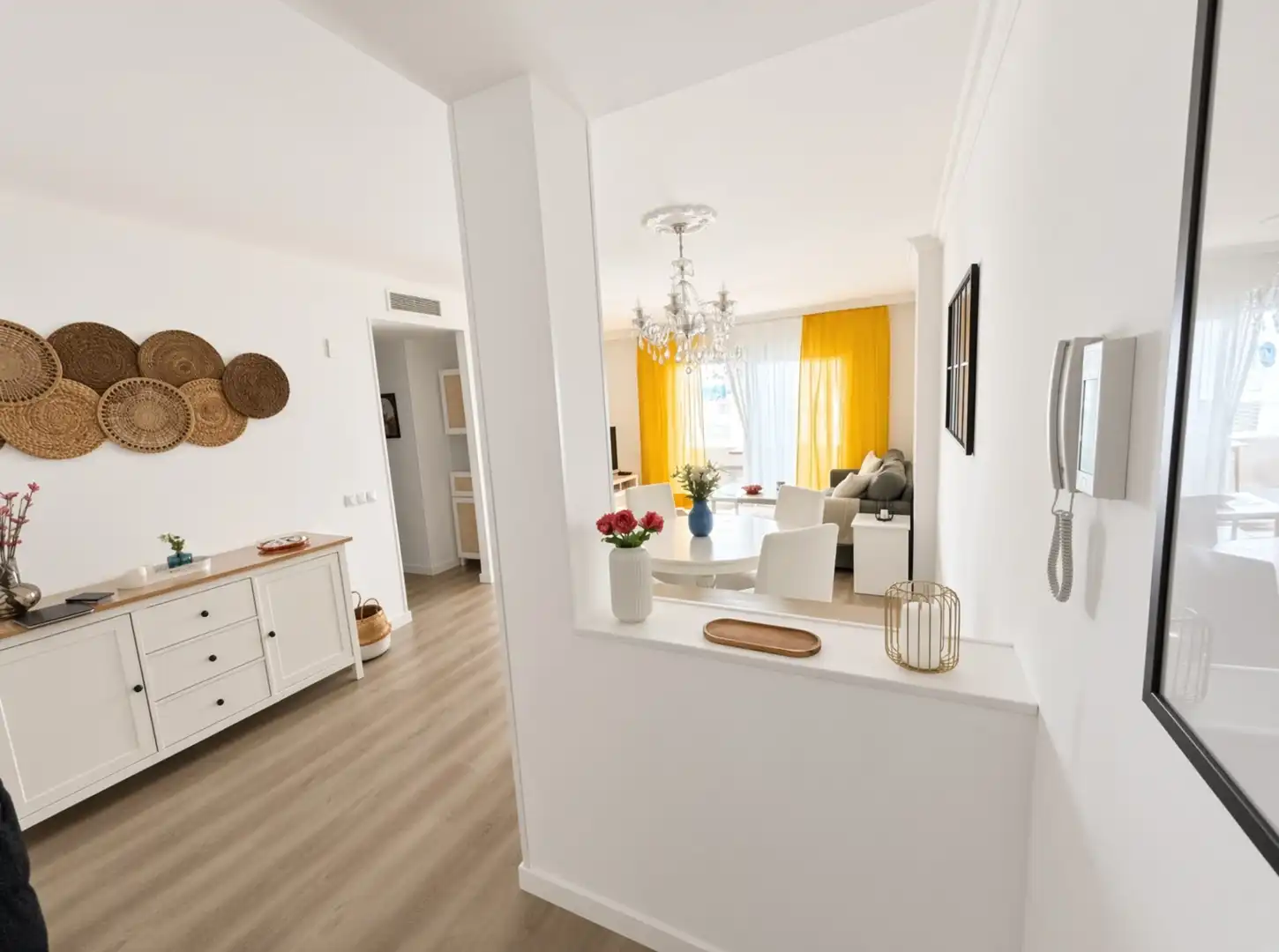 Sala d'estar de Apartament en venda en Marbella amb Aire condicionat, Terrassa i Piscina
