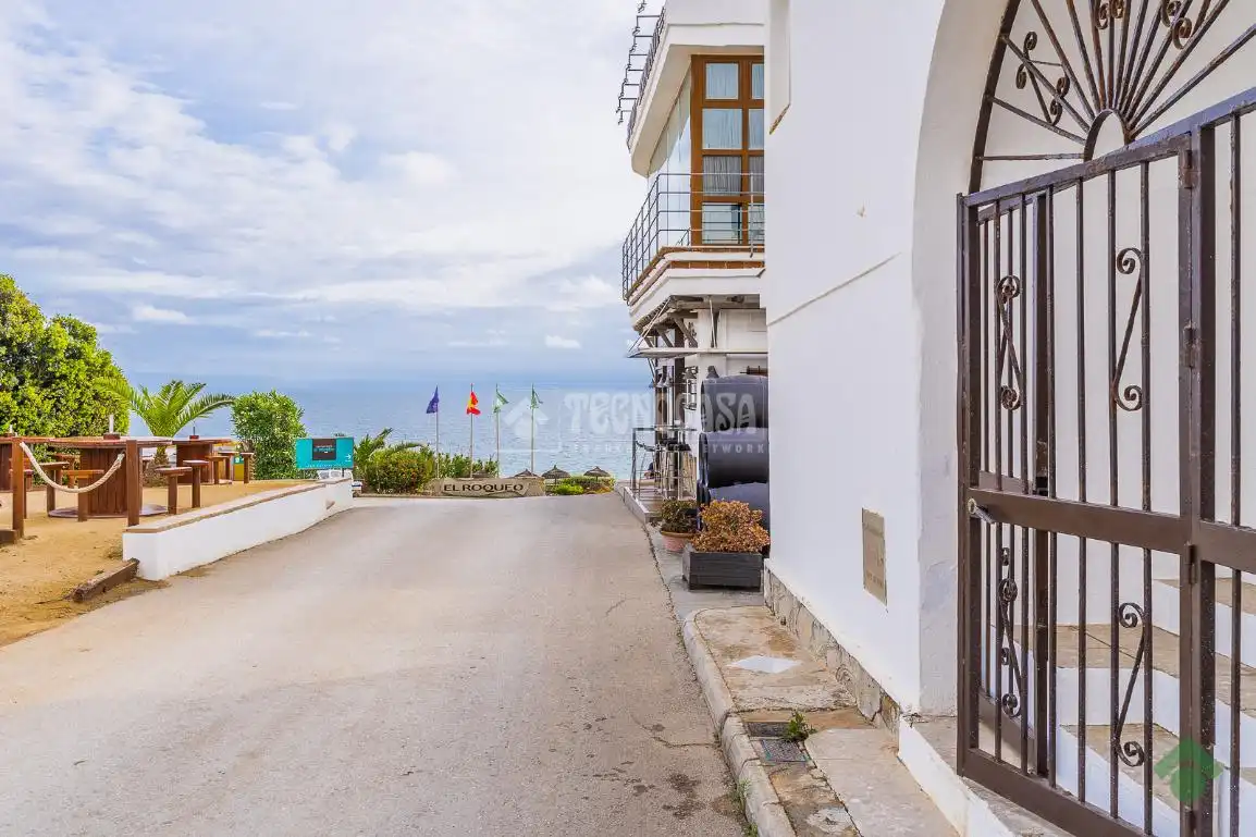 Vista exterior de Casa o xalet en venda en Conil de la Frontera amb Terrassa i Balcó