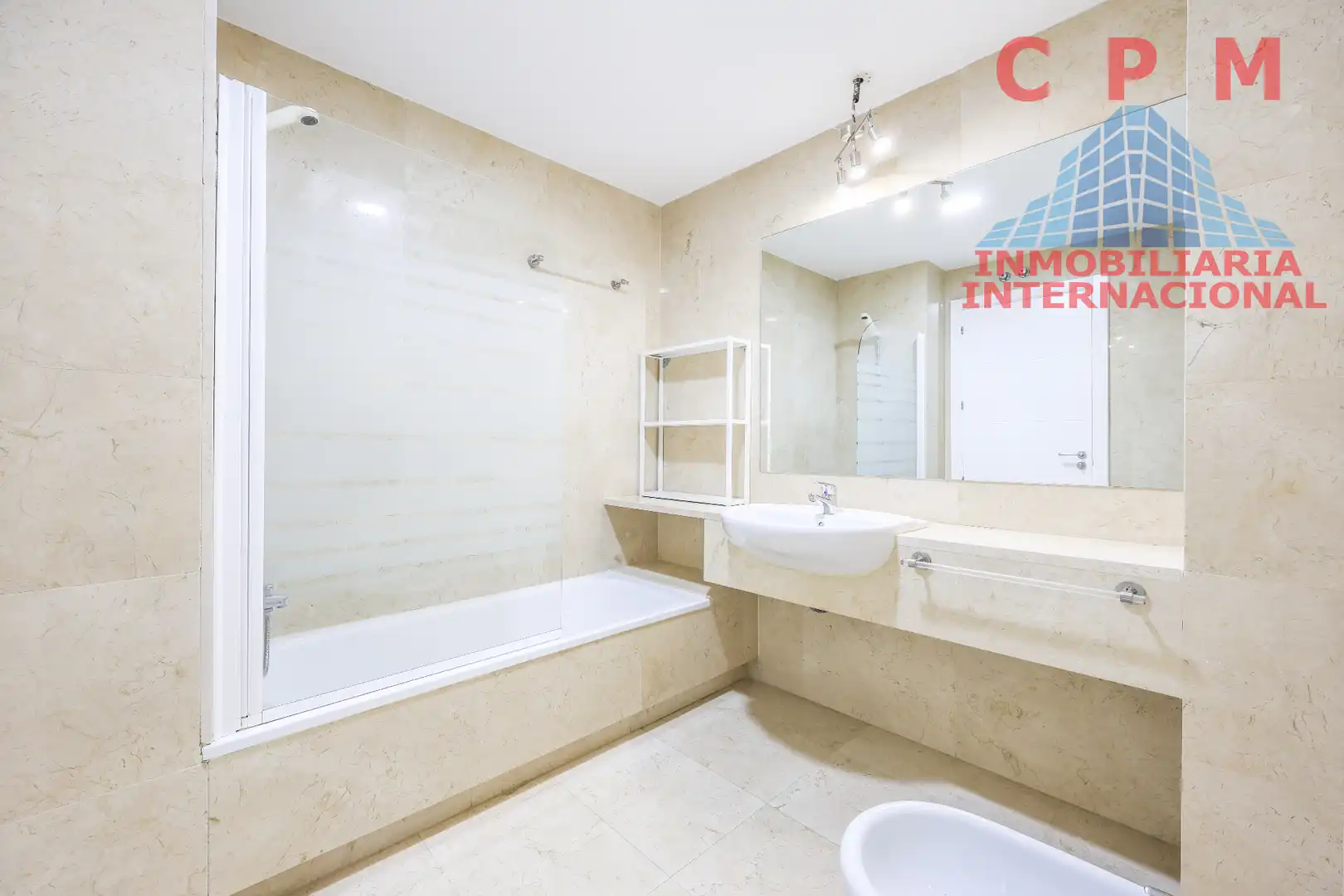Badezimmer von Wohnung zur Miete in Madrid mit Klimaanlage, Heizung und Parkett