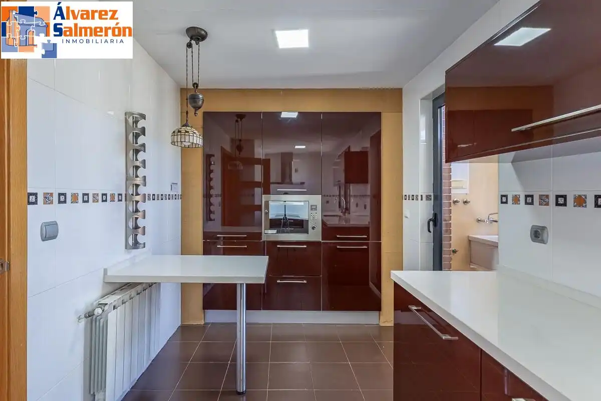 Cocina de Casa o chalet en venta en Albolote con Aire acondicionado, Calefacción y Jardín privado