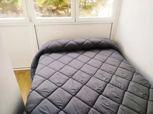 Habitación de Apartamento de alquiler en El Campello con Aire acondicionado, Terraza y Amueblado