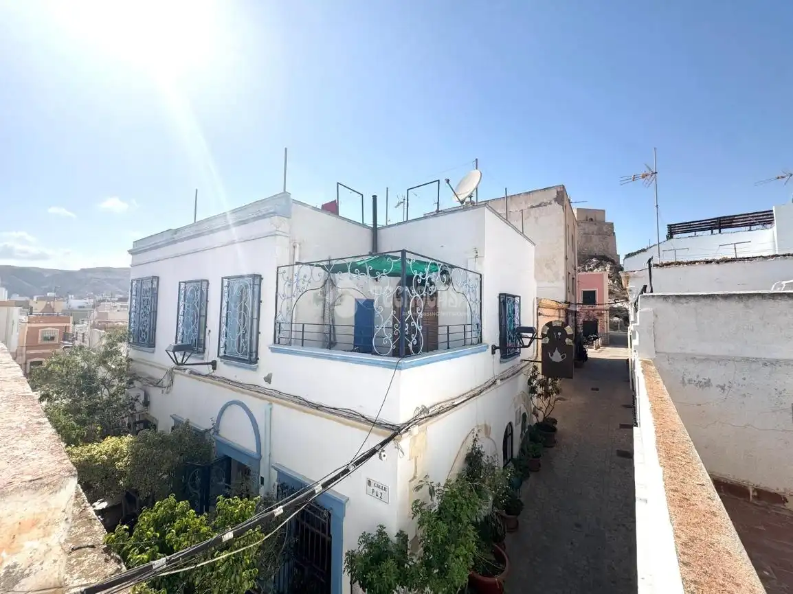 Vista exterior de Casa adosada en venta en Almería con Terraza
