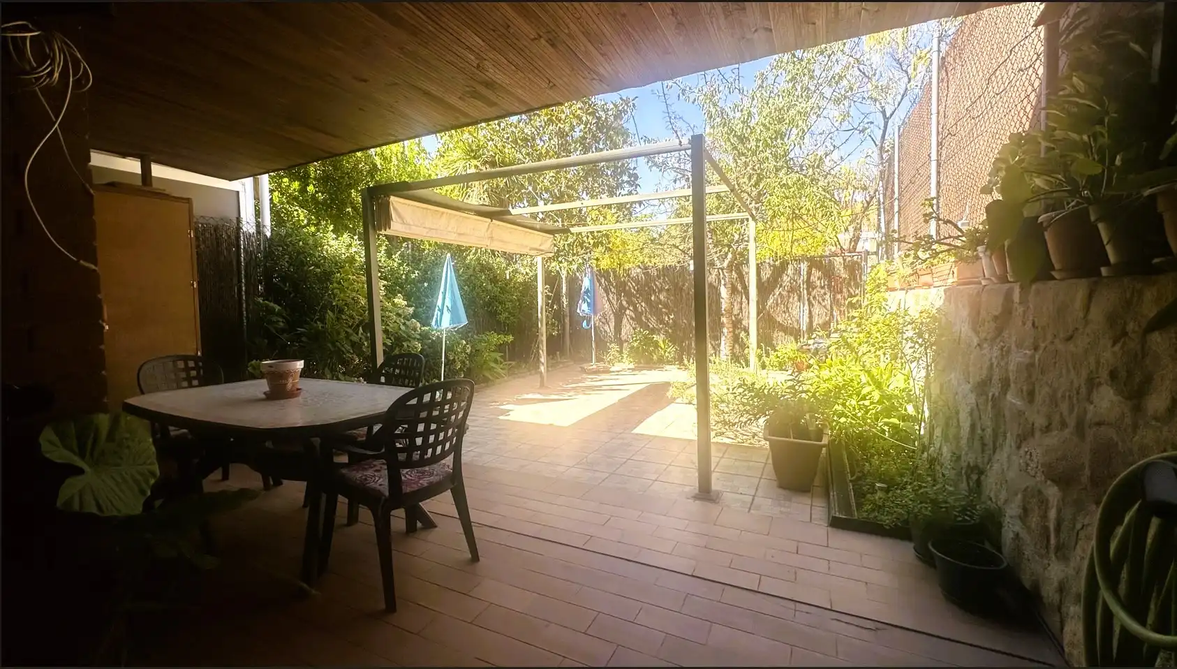 Terrasse von Einfamilien-Reihenhaus zum Verkauf in Algete mit Klimaanlage, Heizung und Privatgarten