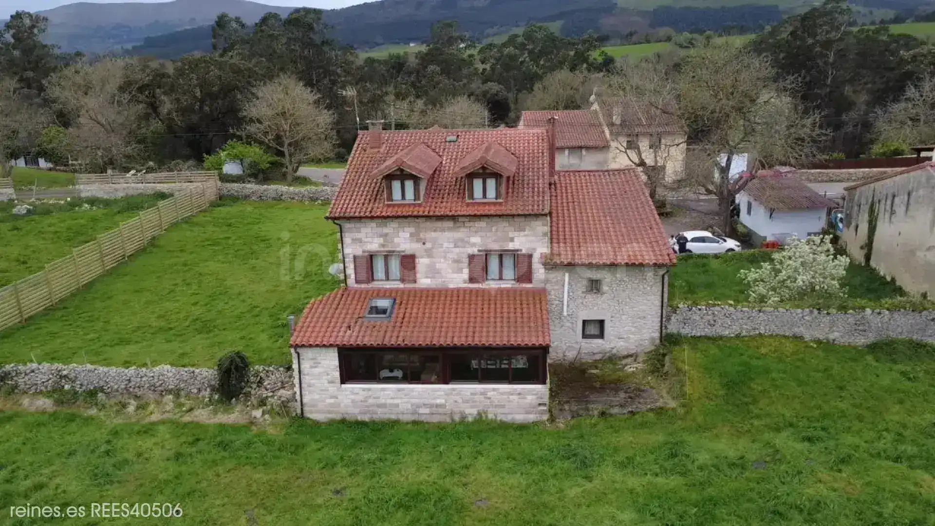 Vista exterior de Casa o chalet en venta en Val de San Vicente  con Calefacción y Amueblado