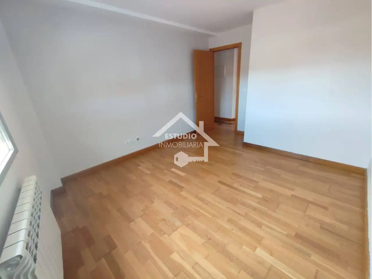 Dormitori de Dúplex en venda en Navarrete amb Calefacció i Parquet