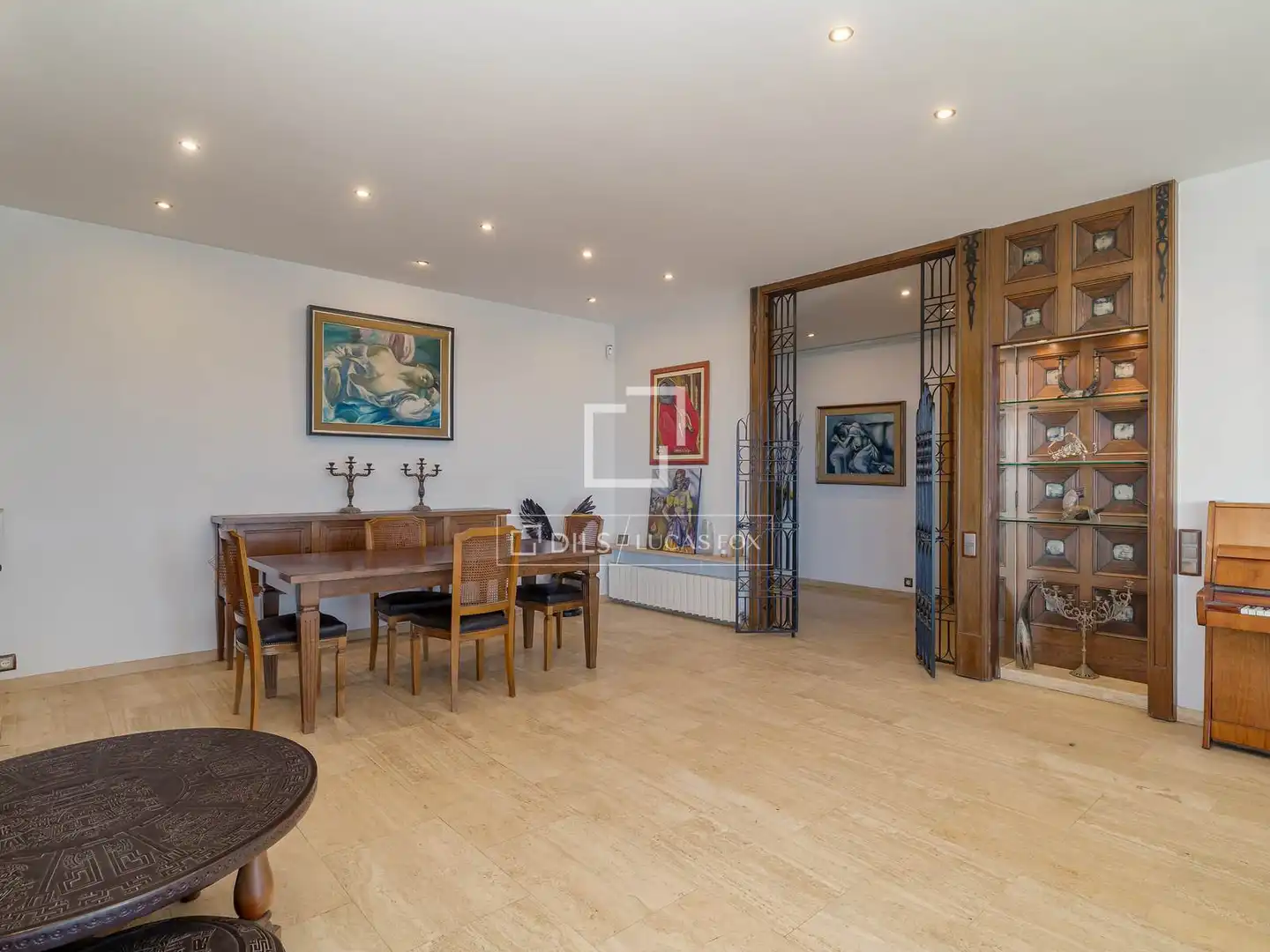 Wohnung zum Verkauf in Barcelona mit Klimaanlage, Terrasse und Abstellraum