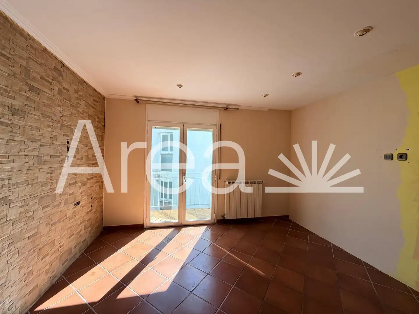 Wohnung zum Verkauf in Pineda de Mar mit Klimaanlage, Heizung und Balkon