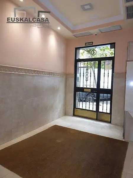 Piso en venta en Bilbao  con Calefacción y Parquet