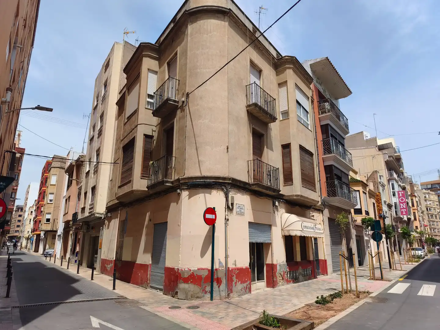 Vista exterior de Edifici en venda en Castellón de la Plana / Castelló de la Plana