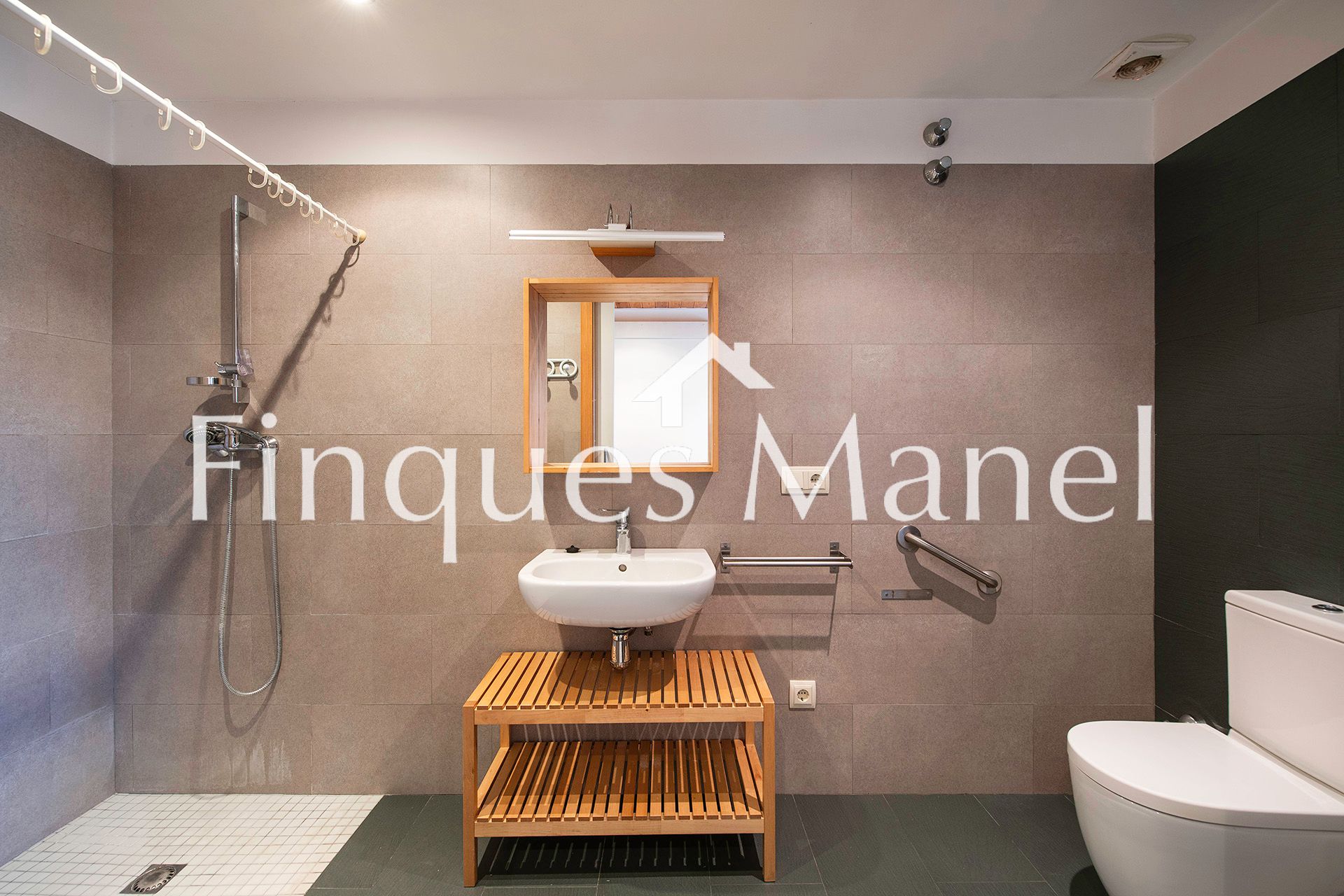 Bathroom of Flat for sale in Flaçà  with Heating, Furnished and Balcony