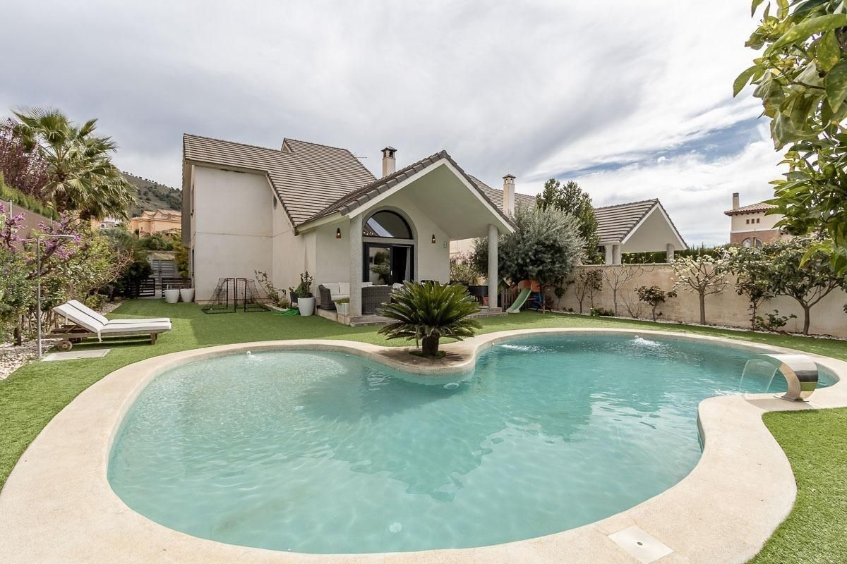 Piscina de Casa o xalet en venda en Dílar