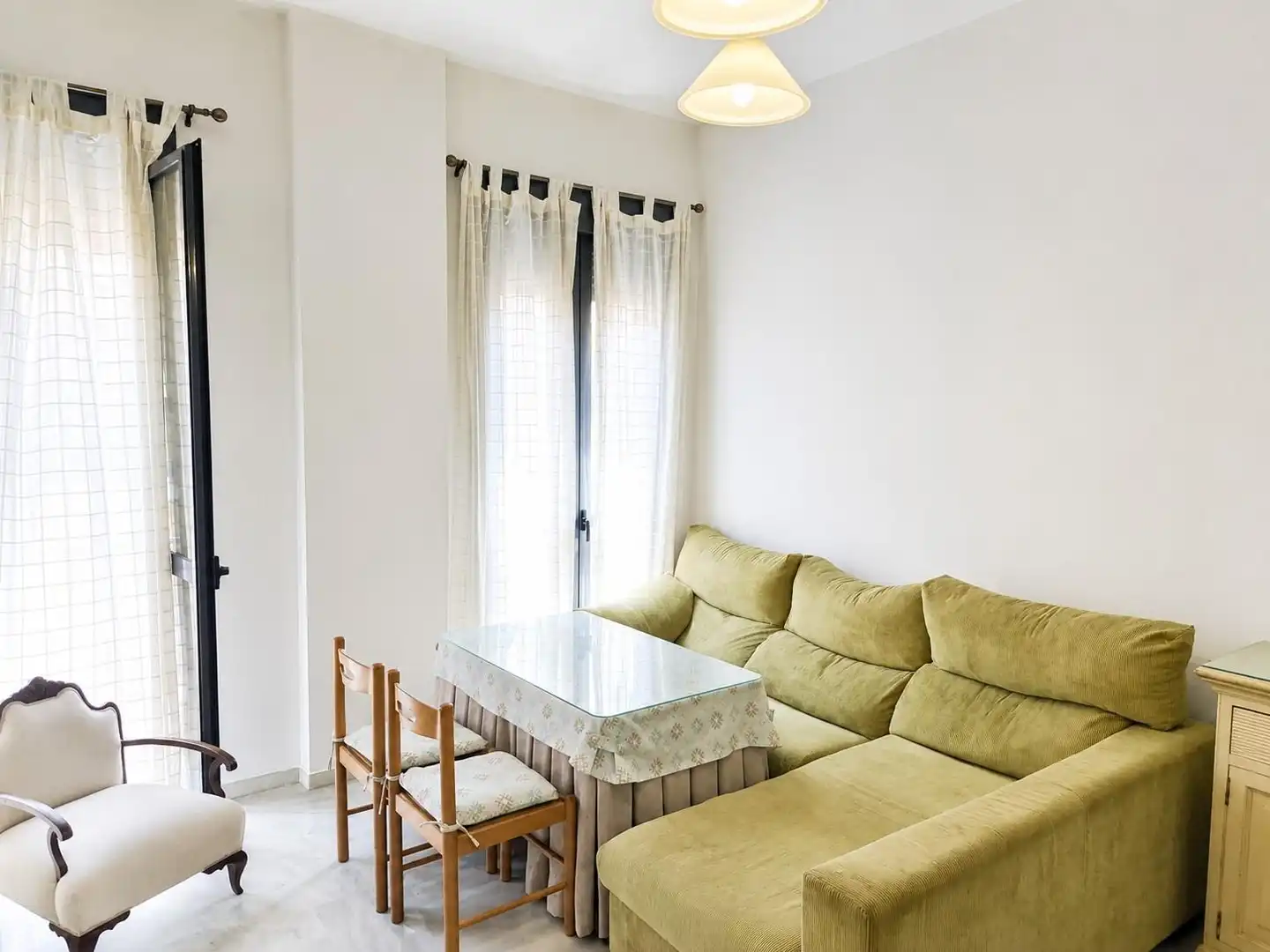 Wohnzimmer von Wohnungen zur Miete in Sevilla mit Klimaanlage, Heizung und Balkon
